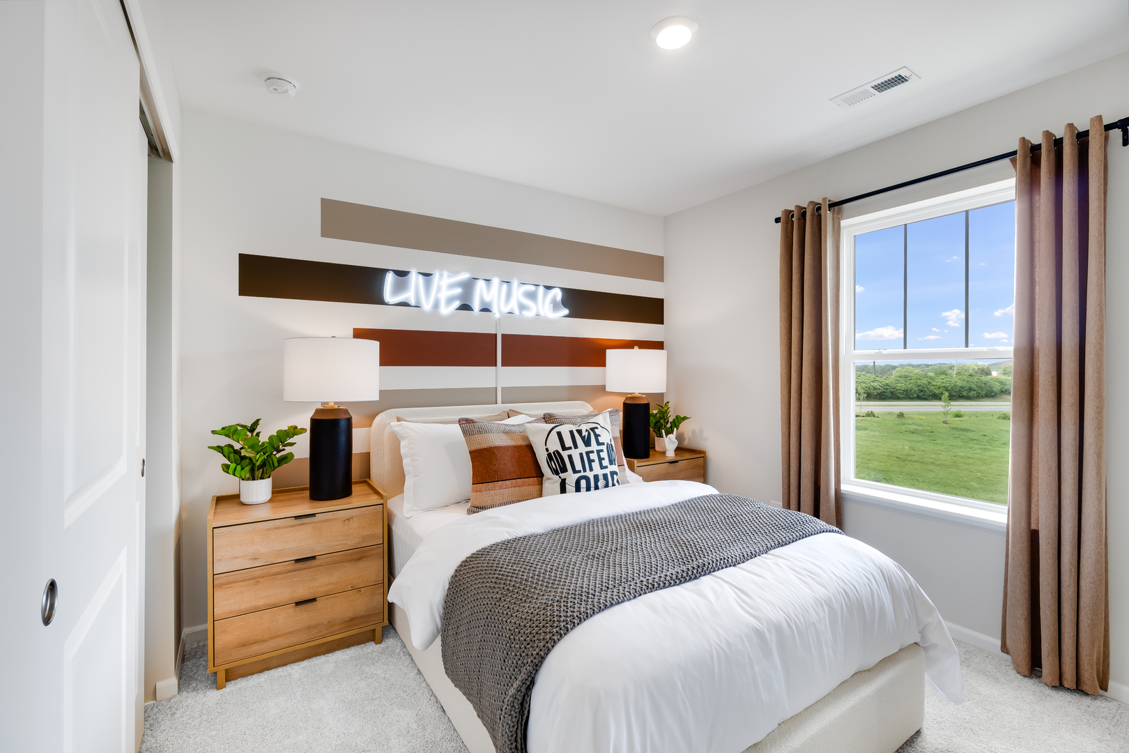 405 Red Oak Circle, Volo, IL 60020