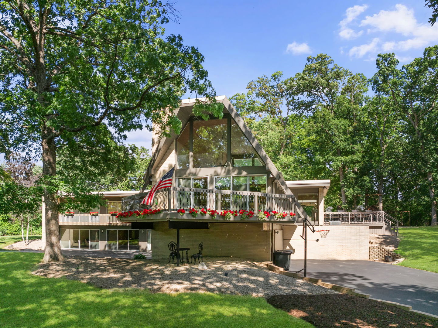 431 Maplewood Drive, Barrington, IL 60010