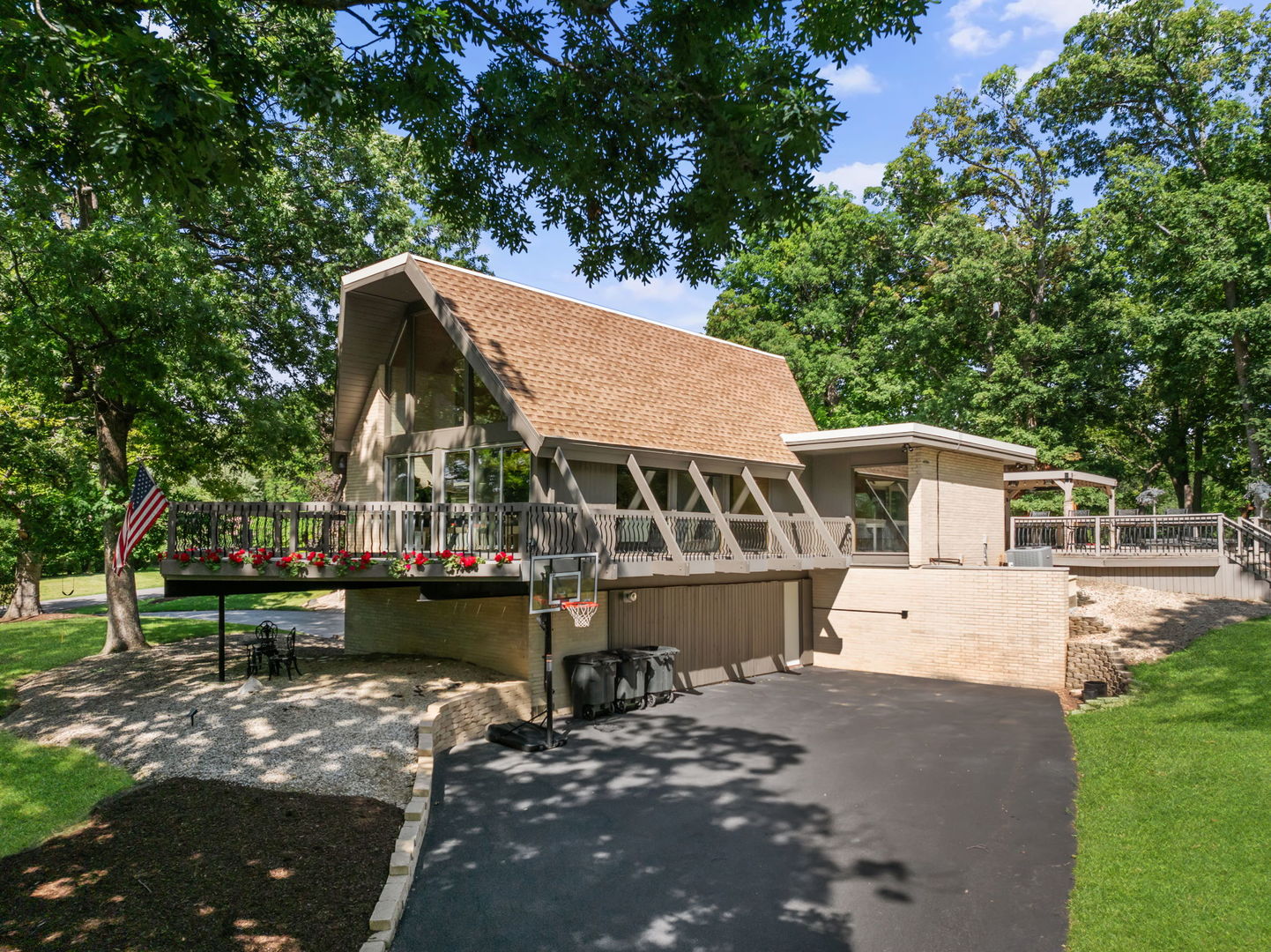 431 Maplewood Drive, Barrington, IL 60010