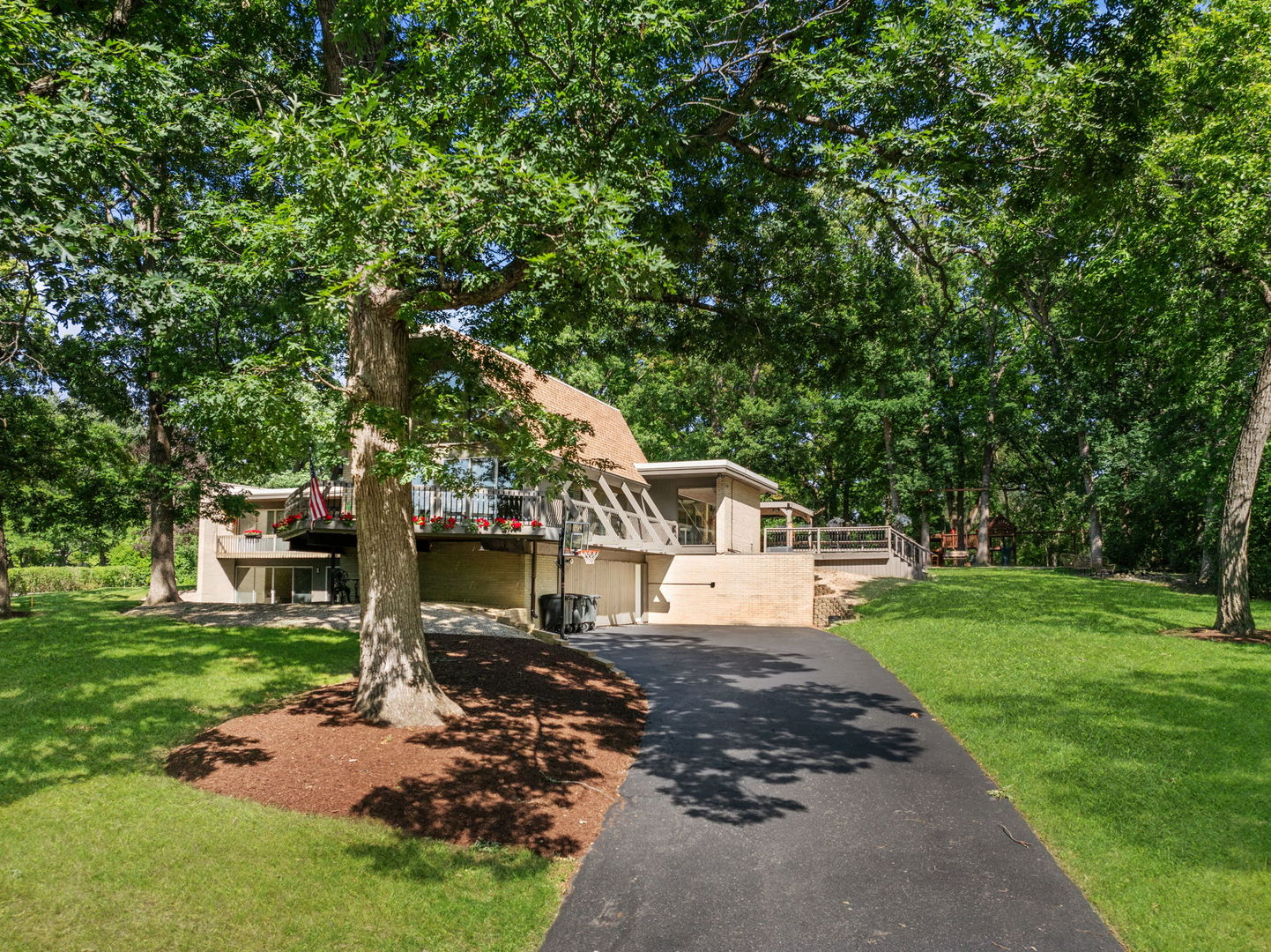 431 Maplewood Drive, Barrington, IL 60010