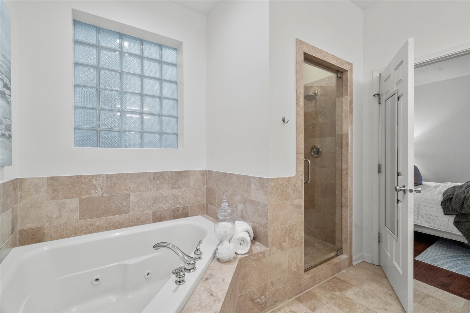 3746 N Clifton Avenue #1, Chicago, IL 60613