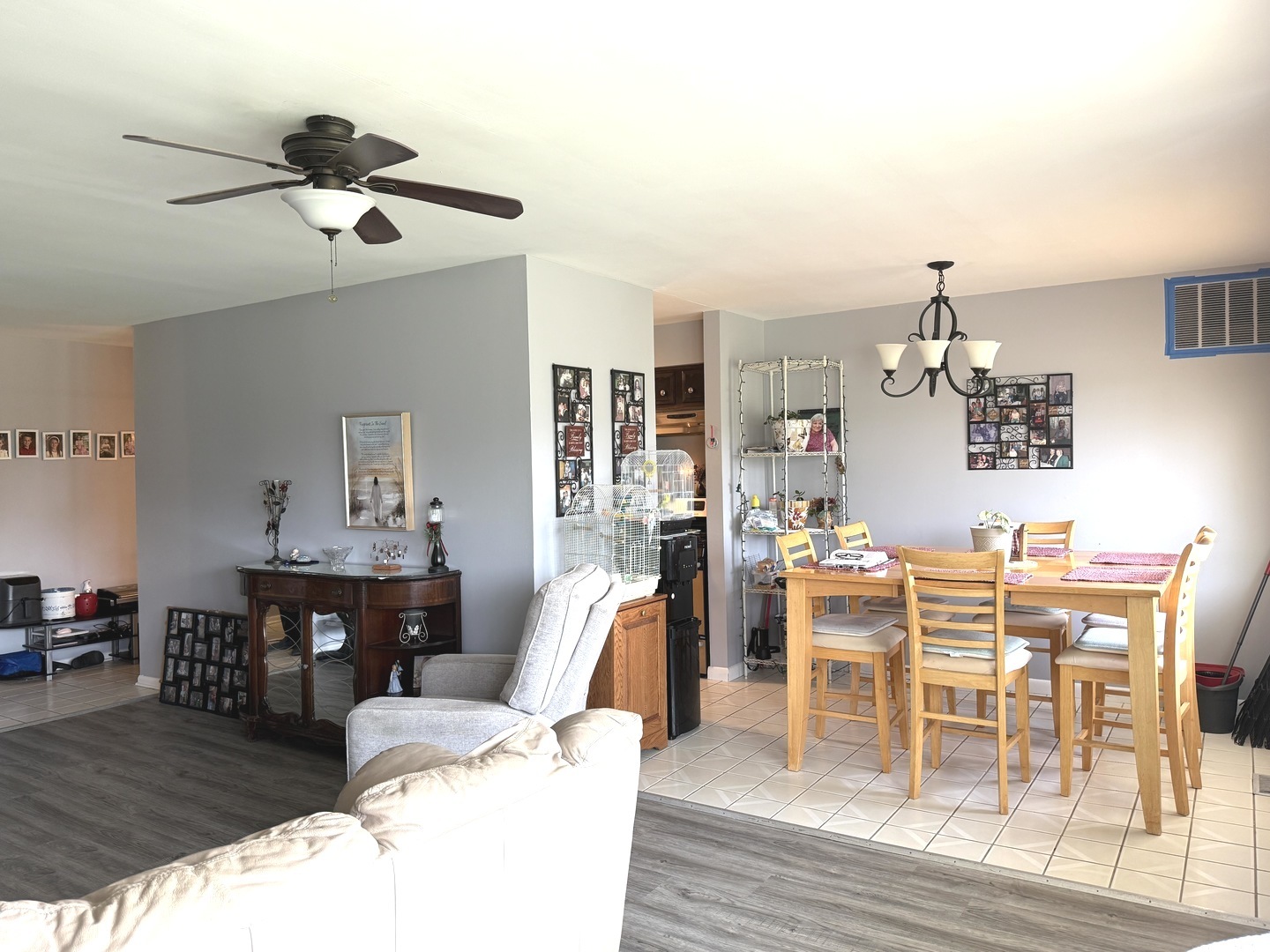 3108 ROBERTS Drive #6, Woodridge, IL 60517