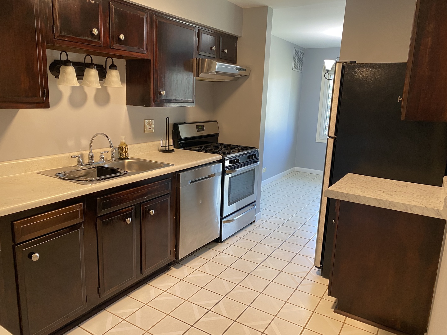3108 ROBERTS Drive #6, Woodridge, IL 60517