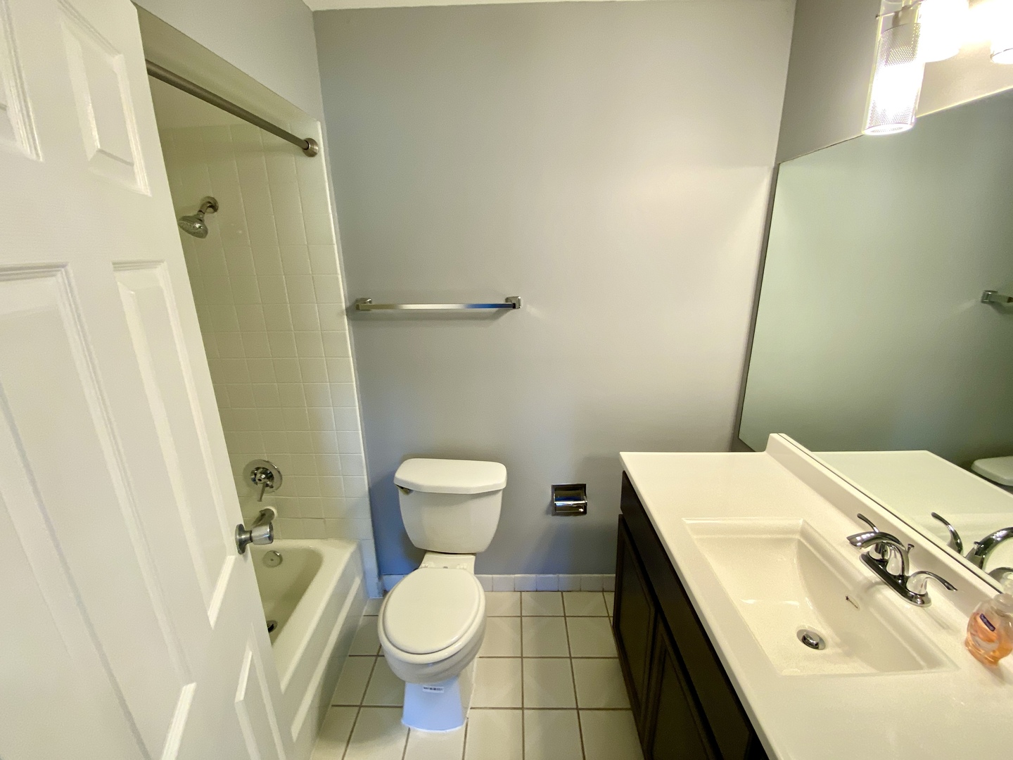 3108 ROBERTS Drive #6, Woodridge, IL 60517