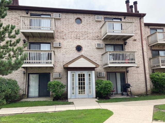 442 E OSAGE Lane #3A, Palatine, IL 60067