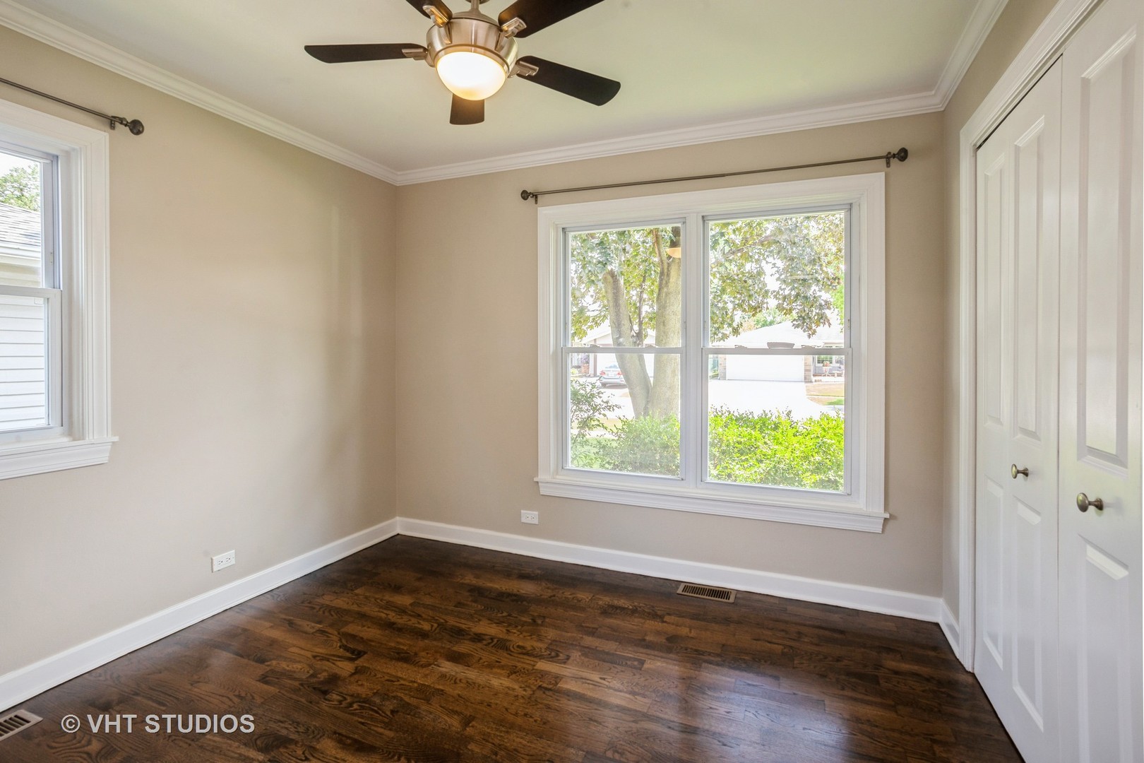 284 Banbury Avenue, Elk Grove Village, IL 60007