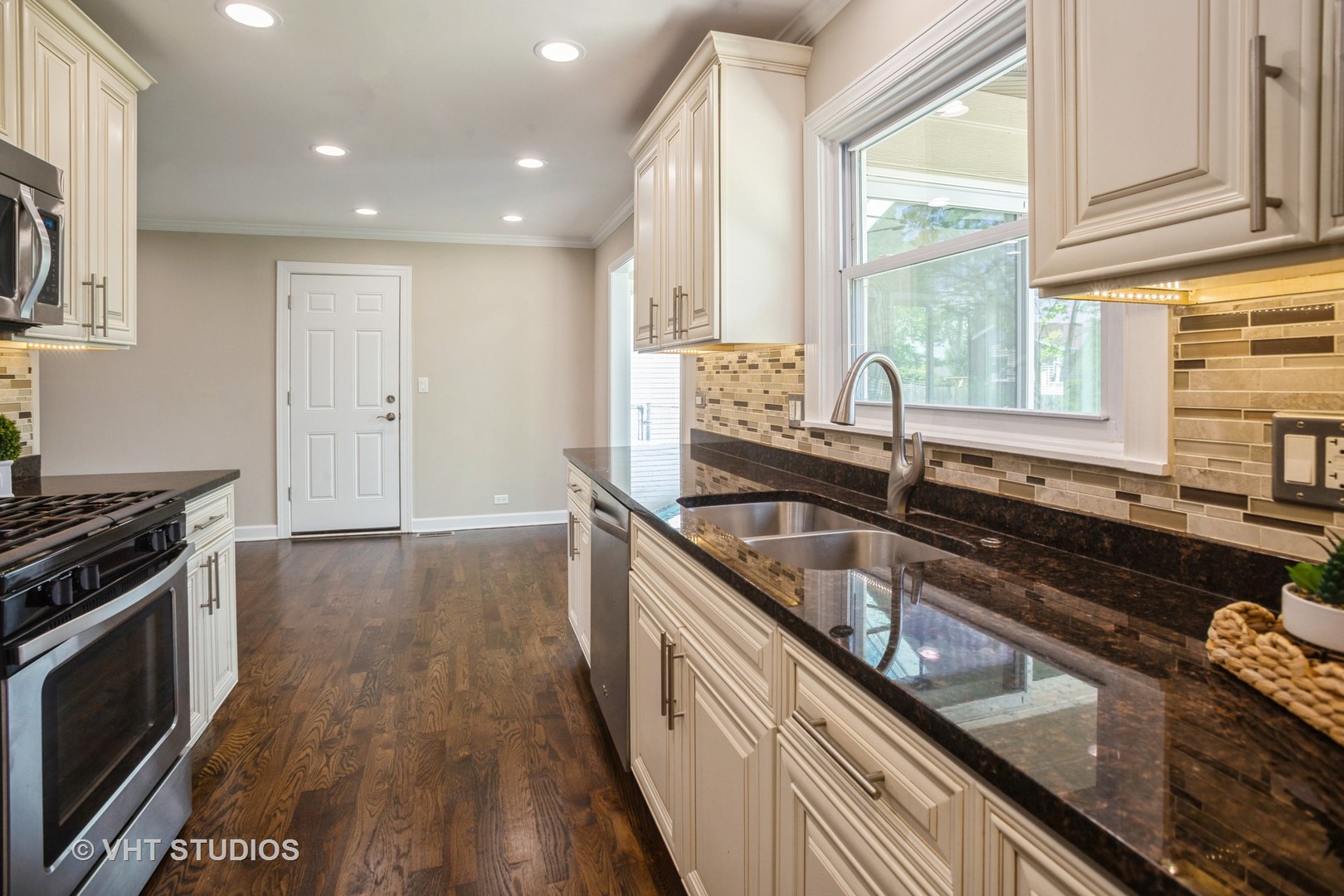 284 Banbury Avenue, Elk Grove Village, IL 60007