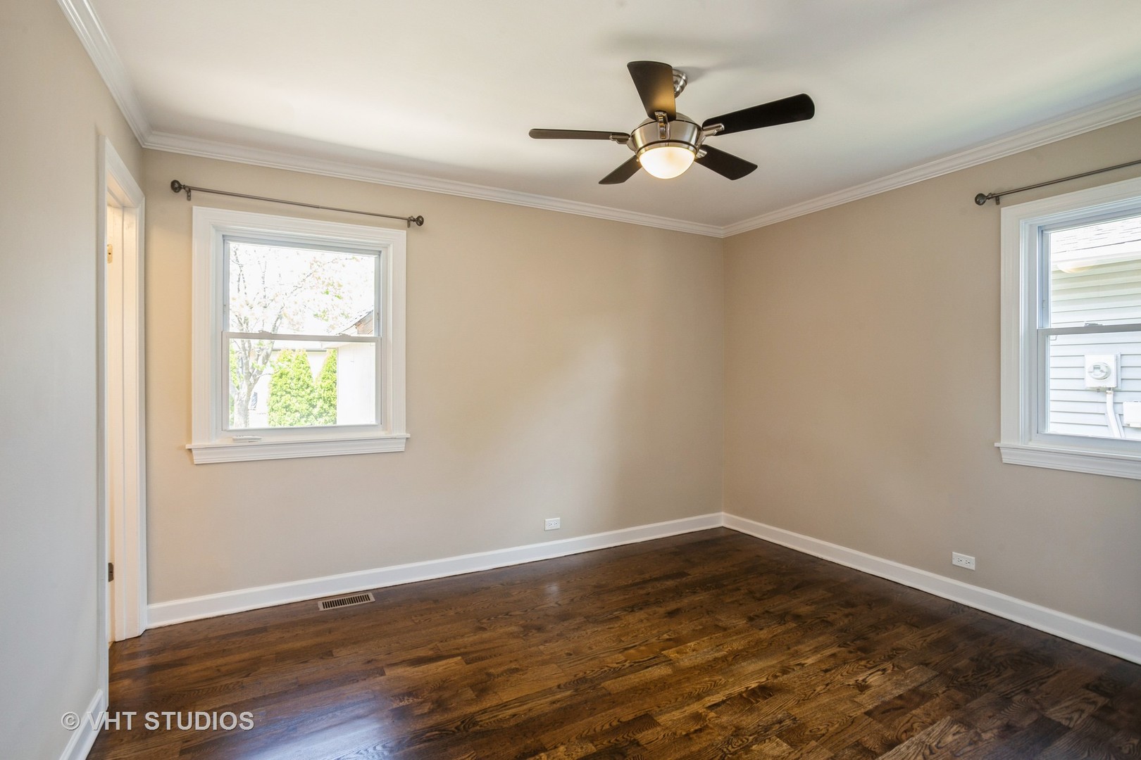284 Banbury Avenue, Elk Grove Village, IL 60007