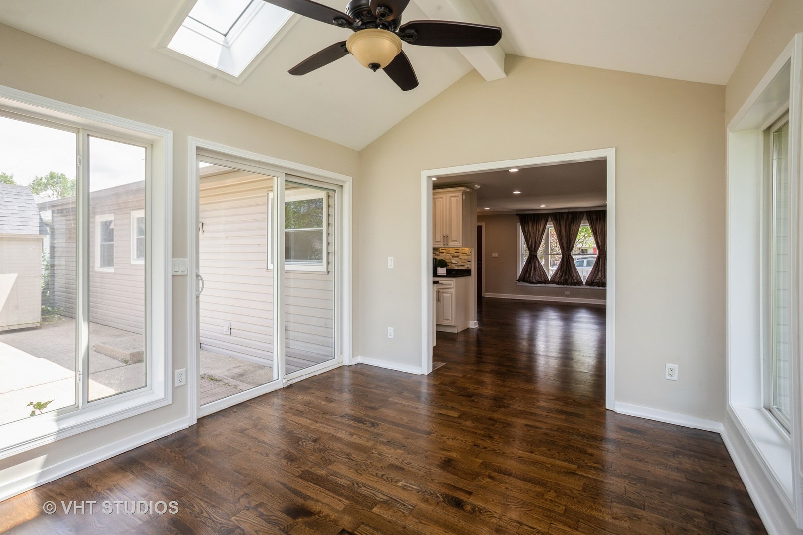 284 Banbury Avenue, Elk Grove Village, IL 60007