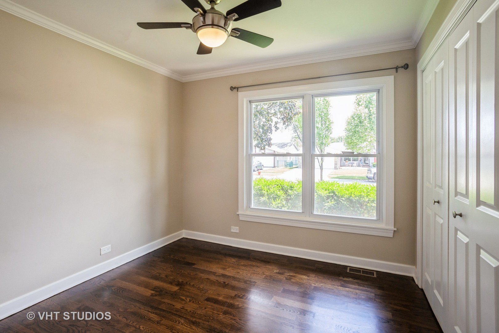 284 Banbury Avenue, Elk Grove Village, IL 60007
