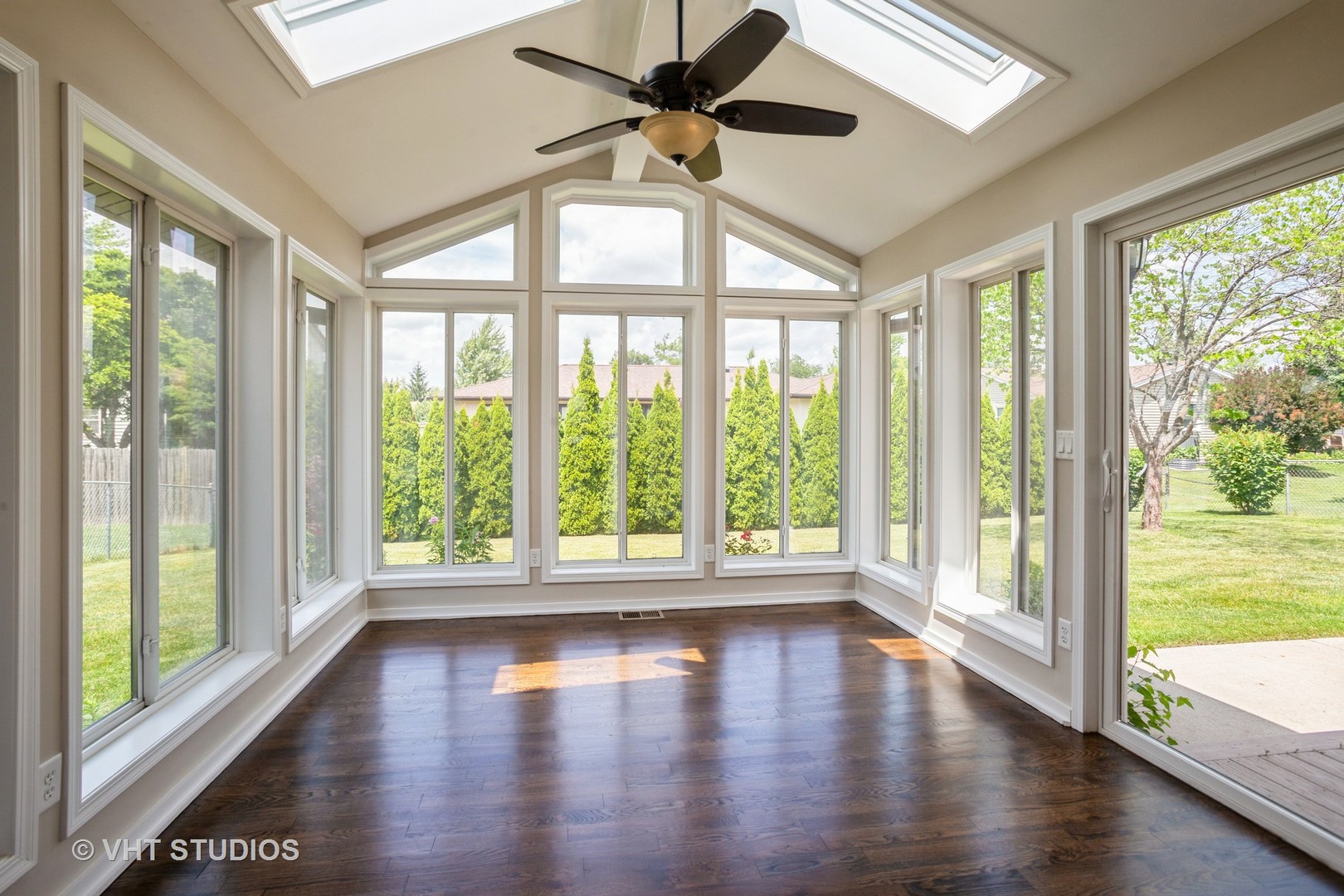284 Banbury Avenue, Elk Grove Village, IL 60007