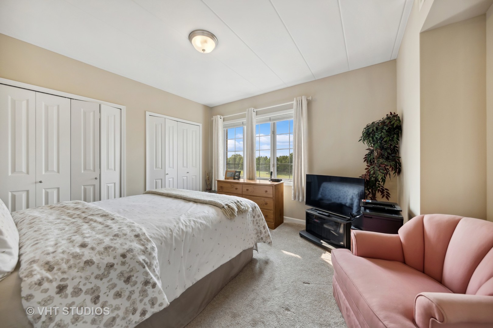 8505 Woodward Avenue #204, Woodridge, IL 60517