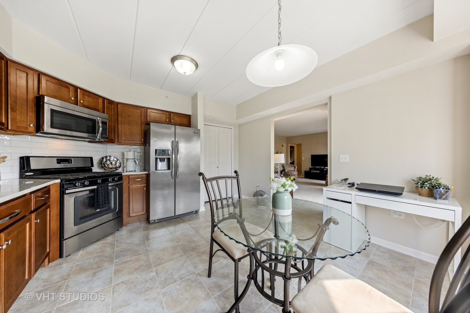 8505 Woodward Avenue #204, Woodridge, IL 60517