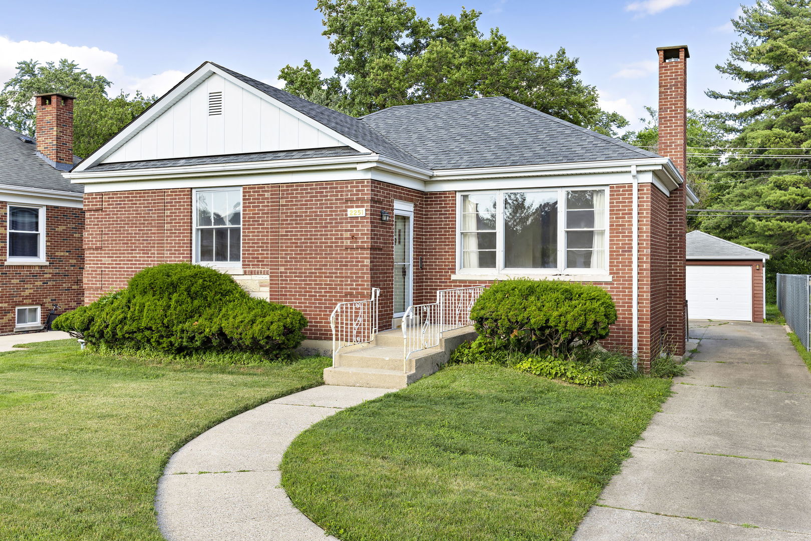 2251 Belleview Avenue, Westchester, IL 60154