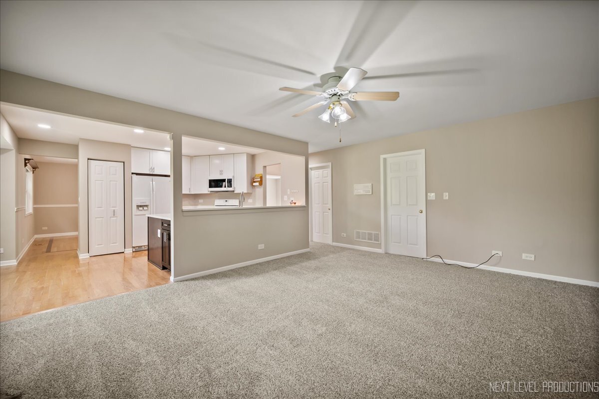 2444 Deerfield Drive, Aurora, IL 60506
