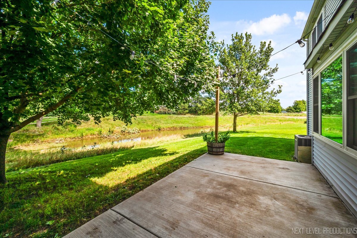 2444 Deerfield Drive, Aurora, IL 60506