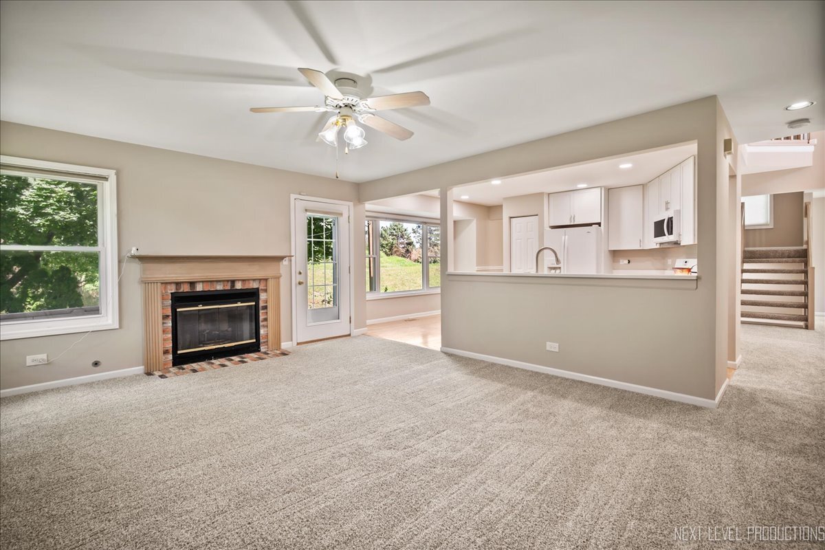 2444 Deerfield Drive, Aurora, IL 60506