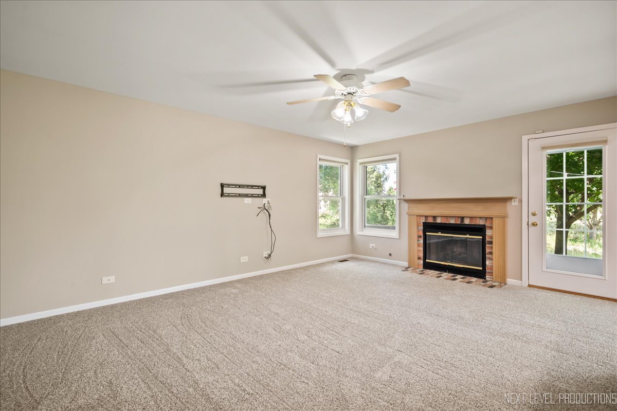 2444 Deerfield Drive, Aurora, IL 60506
