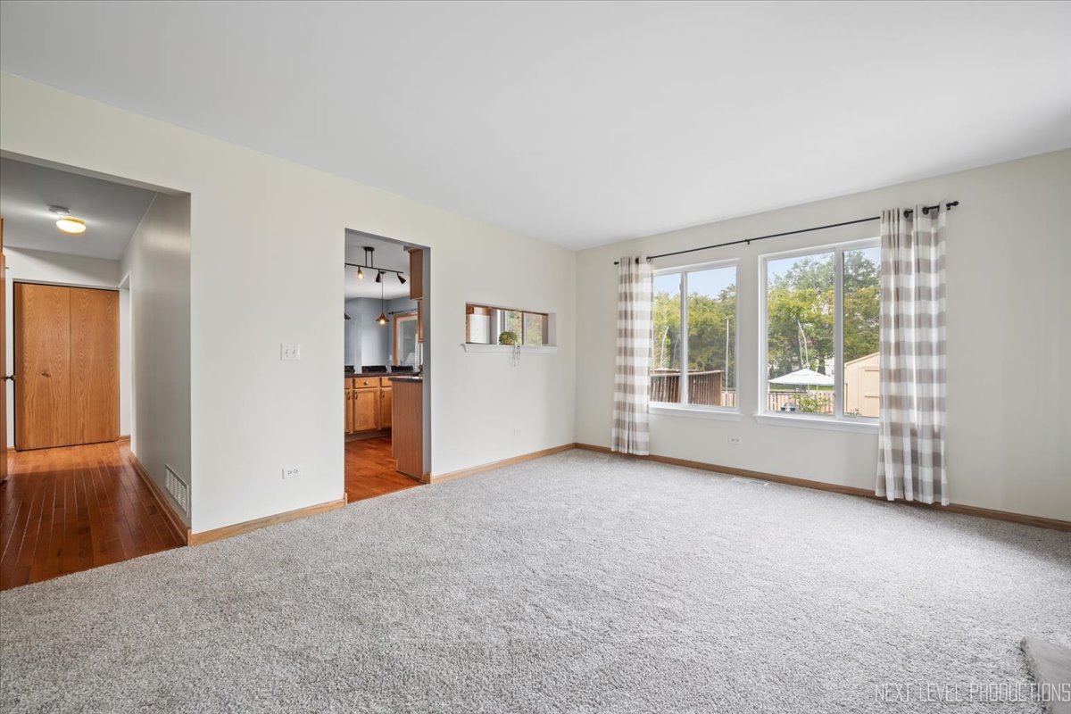2474 Spring Valley Court, Aurora, IL 60503