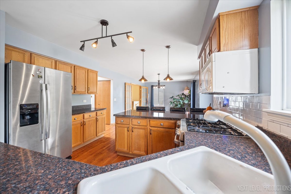 2474 Spring Valley Court, Aurora, IL 60503