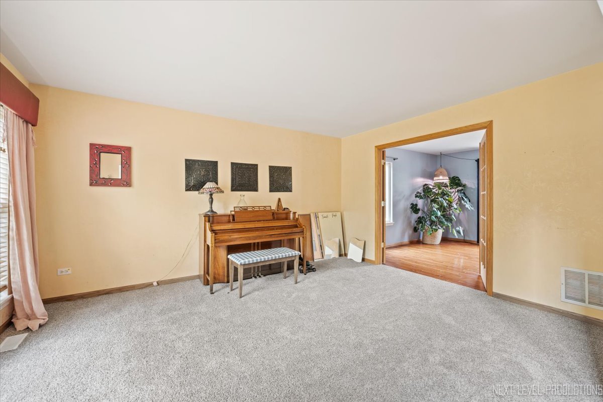 2474 Spring Valley Court, Aurora, IL 60503