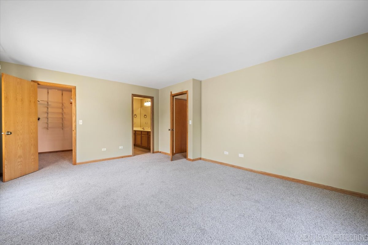 2474 Spring Valley Court, Aurora, IL 60503