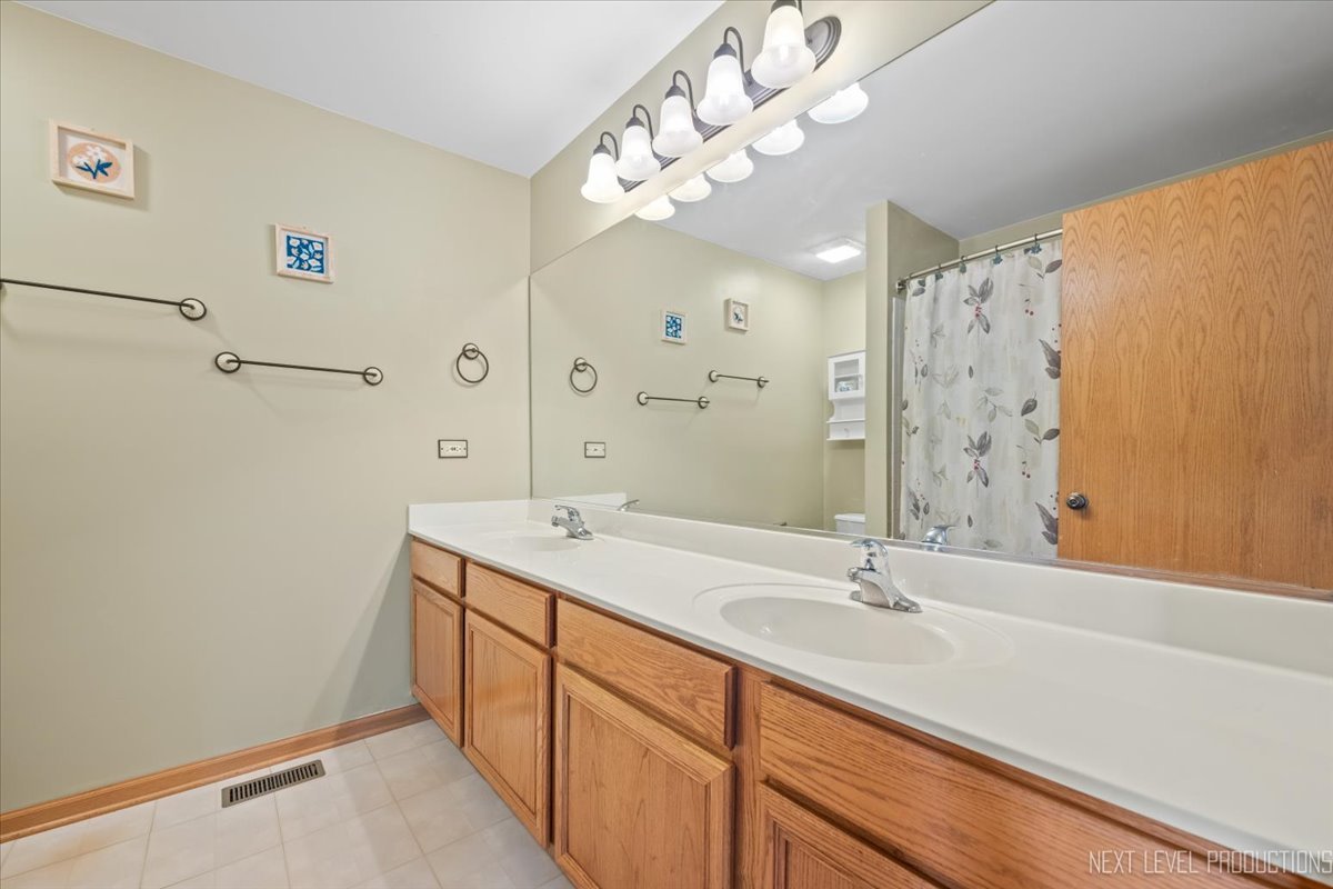 2474 Spring Valley Court, Aurora, IL 60503