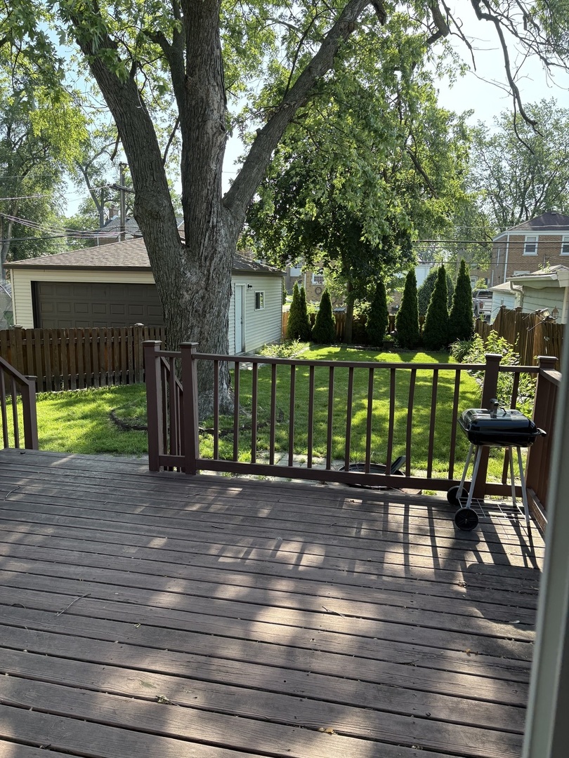2205 Mayfair Avenue, Westchester, IL 60154