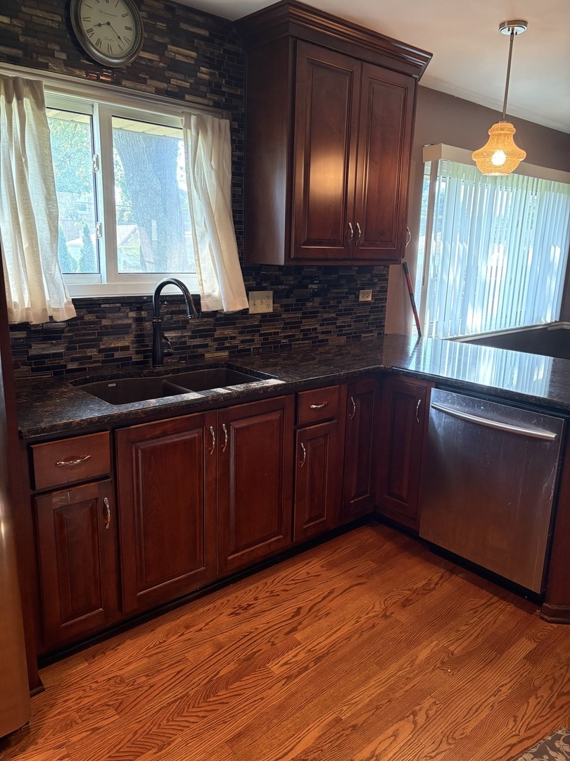 2205 Mayfair Avenue, Westchester, IL 60154