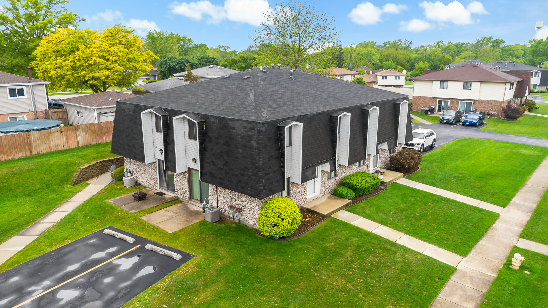 8517 STEVEN Place #4, Tinley Park, IL 60477