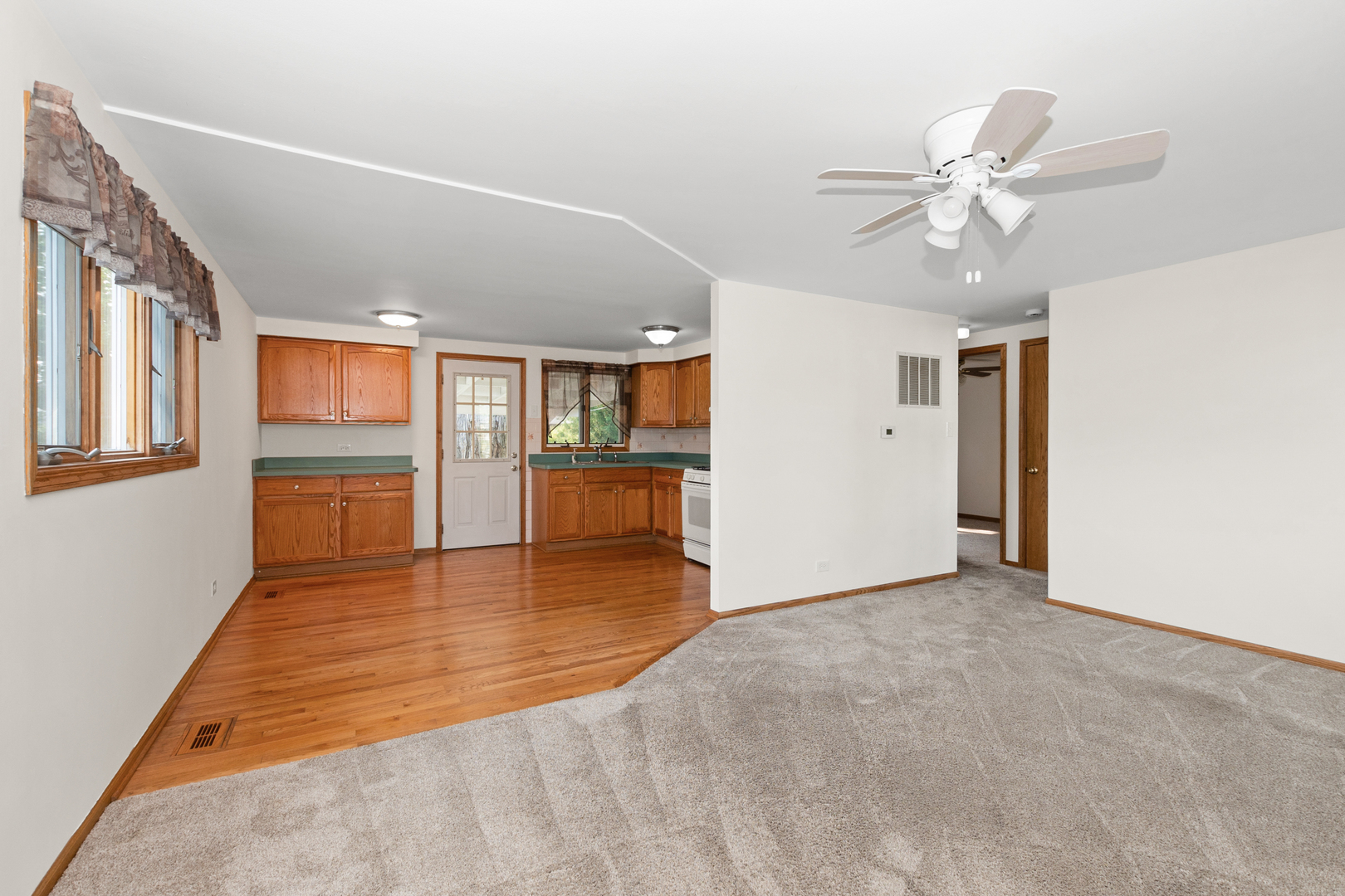 8928 S Ryan Road, Hometown, IL 60456