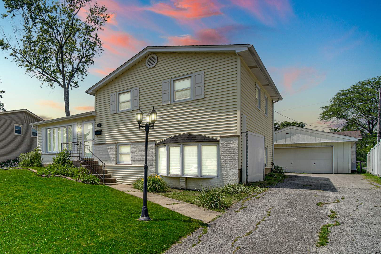 5640 Victoria Drive, Oak Forest, IL 60452