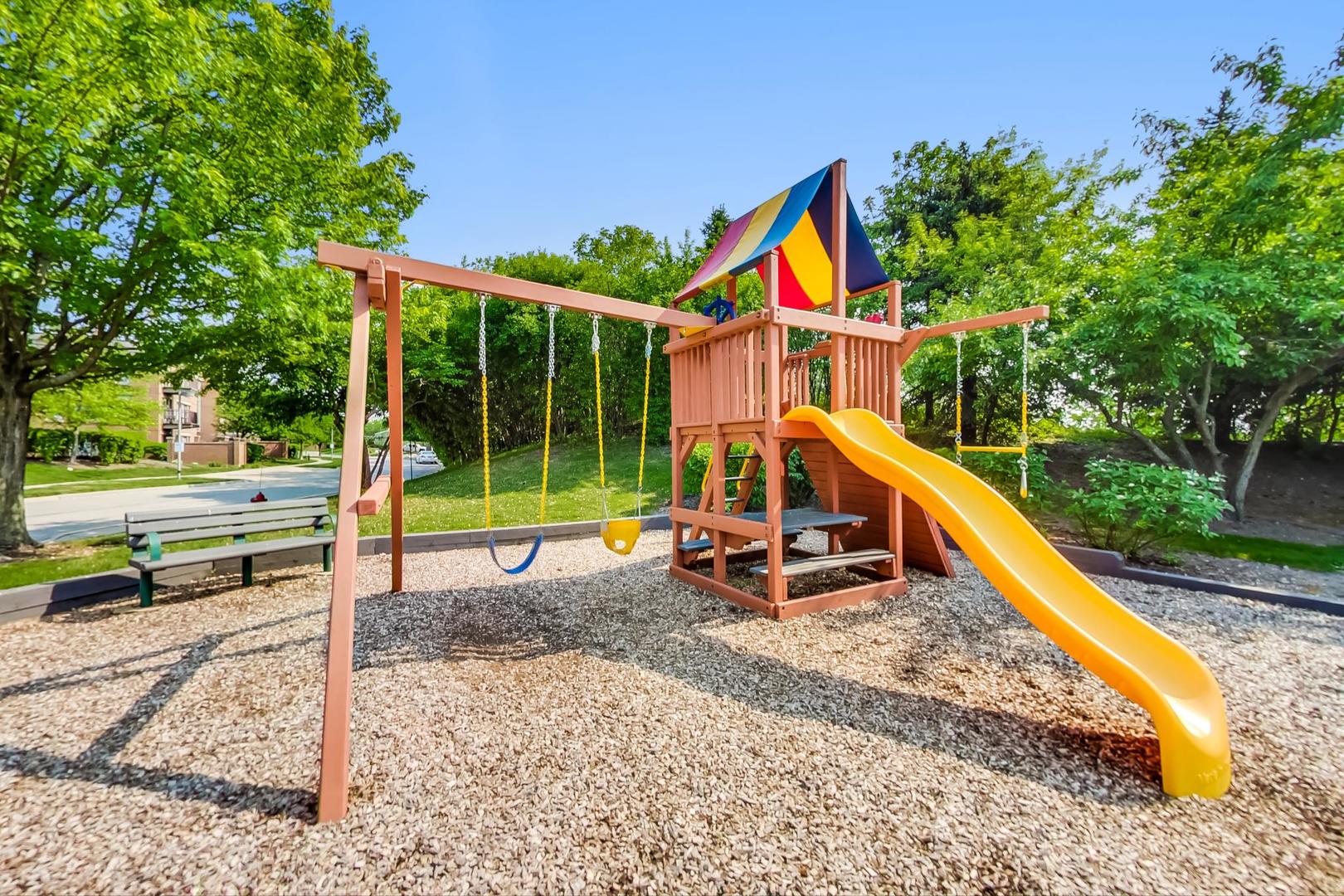 351 Kelburn Road #112, Deerfield, IL 60015