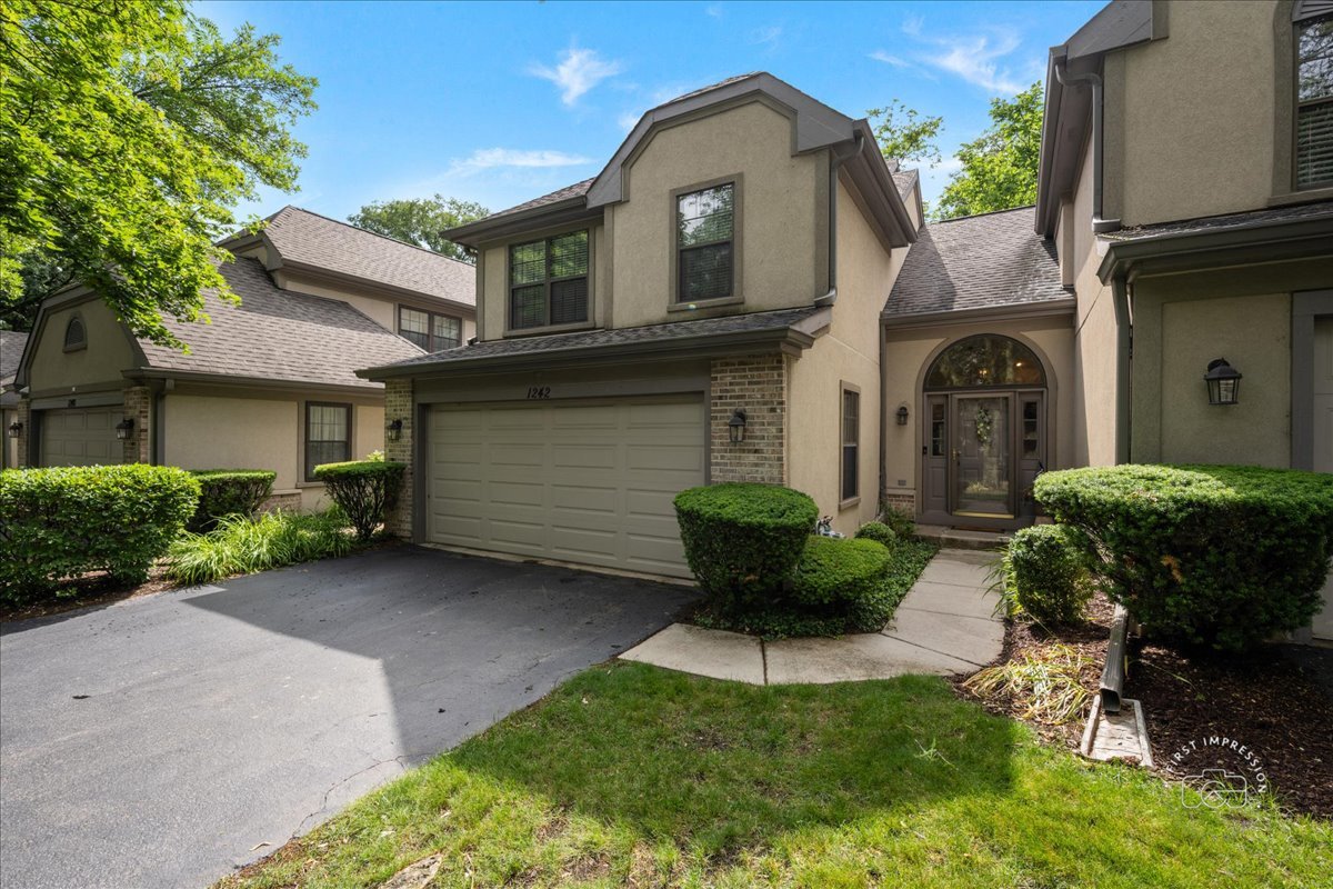 1242 Hobson Oaks Drive, Naperville, IL 60540