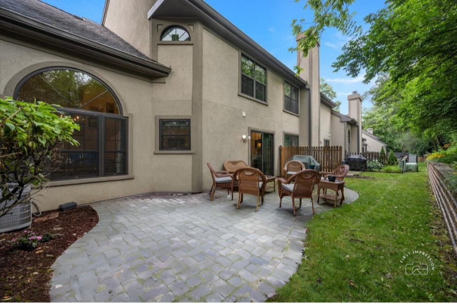 1242 Hobson Oaks Drive, Naperville, IL 60540