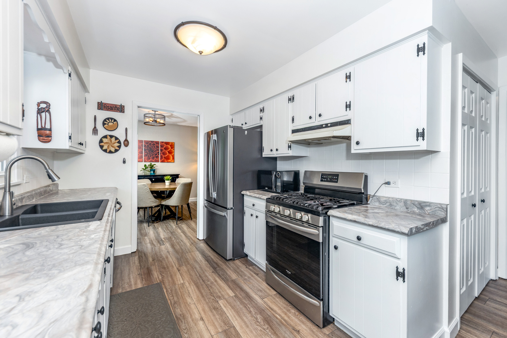 26W430 Natalie Court, Carol Stream, IL 60188