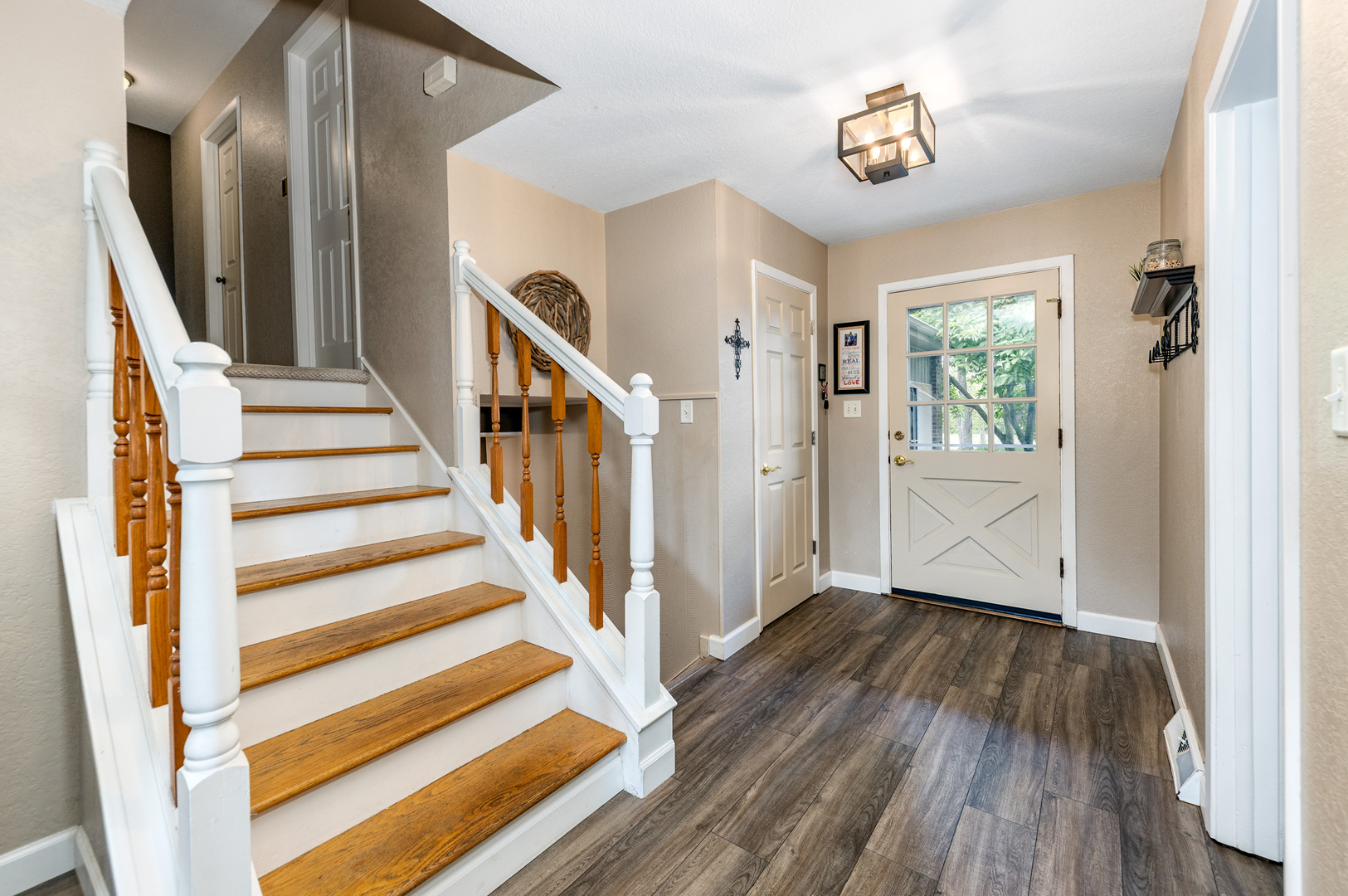 26W430 Natalie Court, Carol Stream, IL 60188
