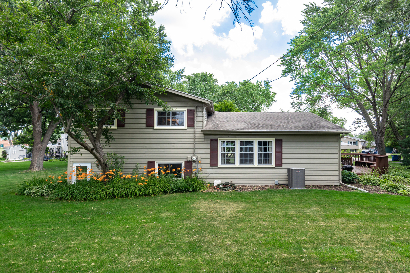 26W430 Natalie Court, Carol Stream, IL 60188