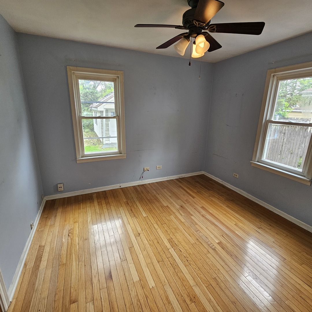 237 Pine Street, Villa Park, IL 60181