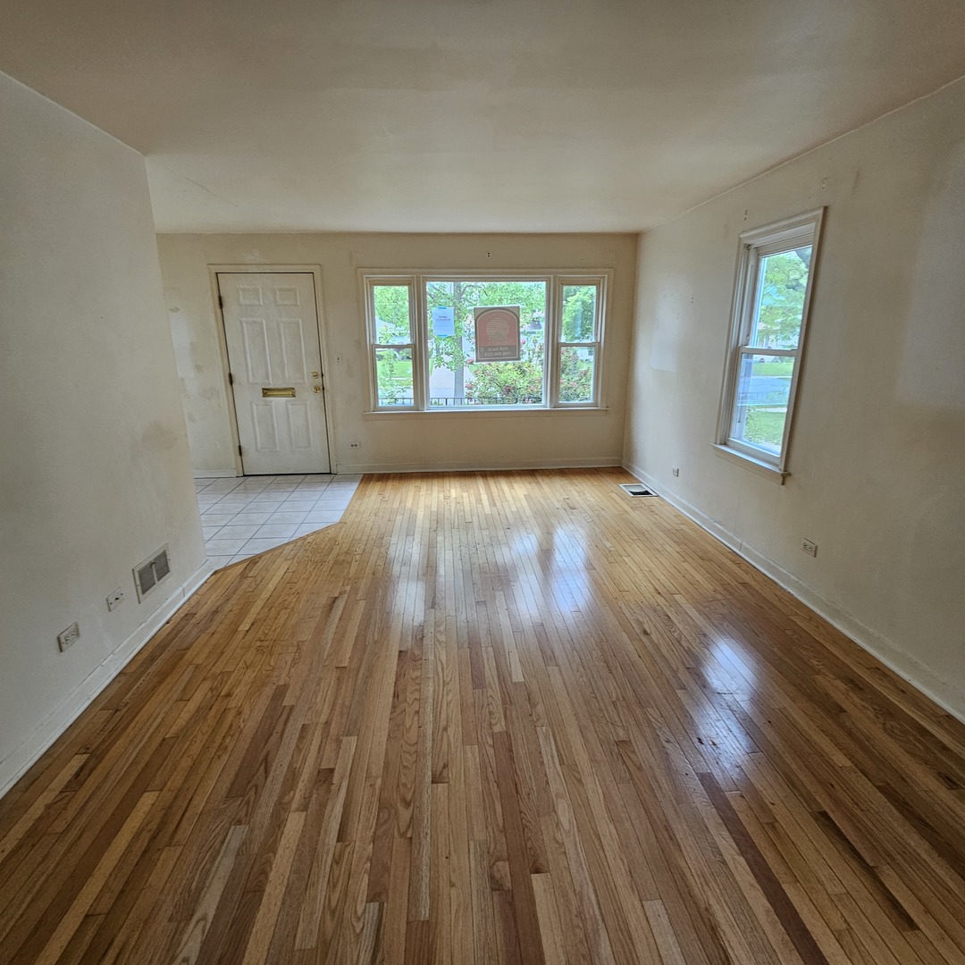 237 Pine Street, Villa Park, IL 60181