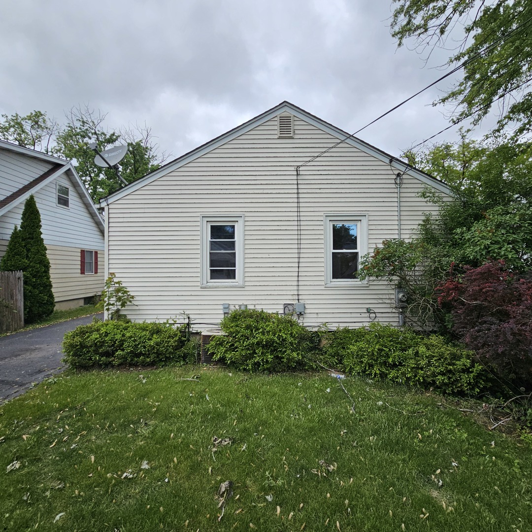 237 Pine Street, Villa Park, IL 60181