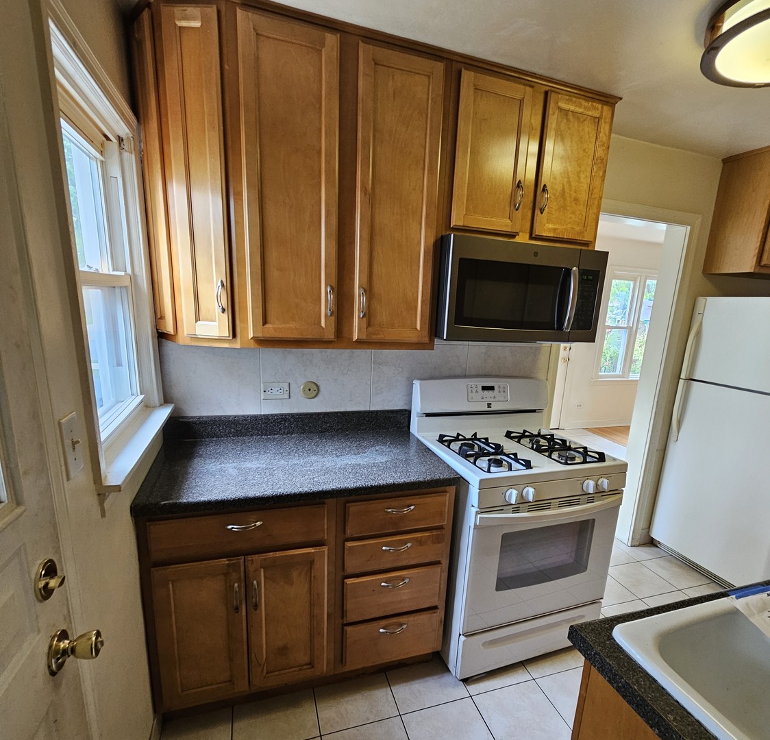 237 Pine Street, Villa Park, IL 60181