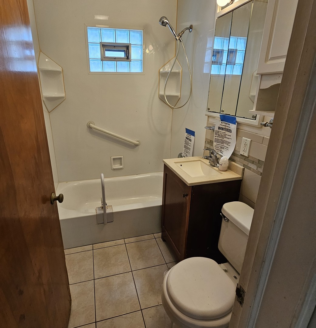 237 Pine Street, Villa Park, IL 60181