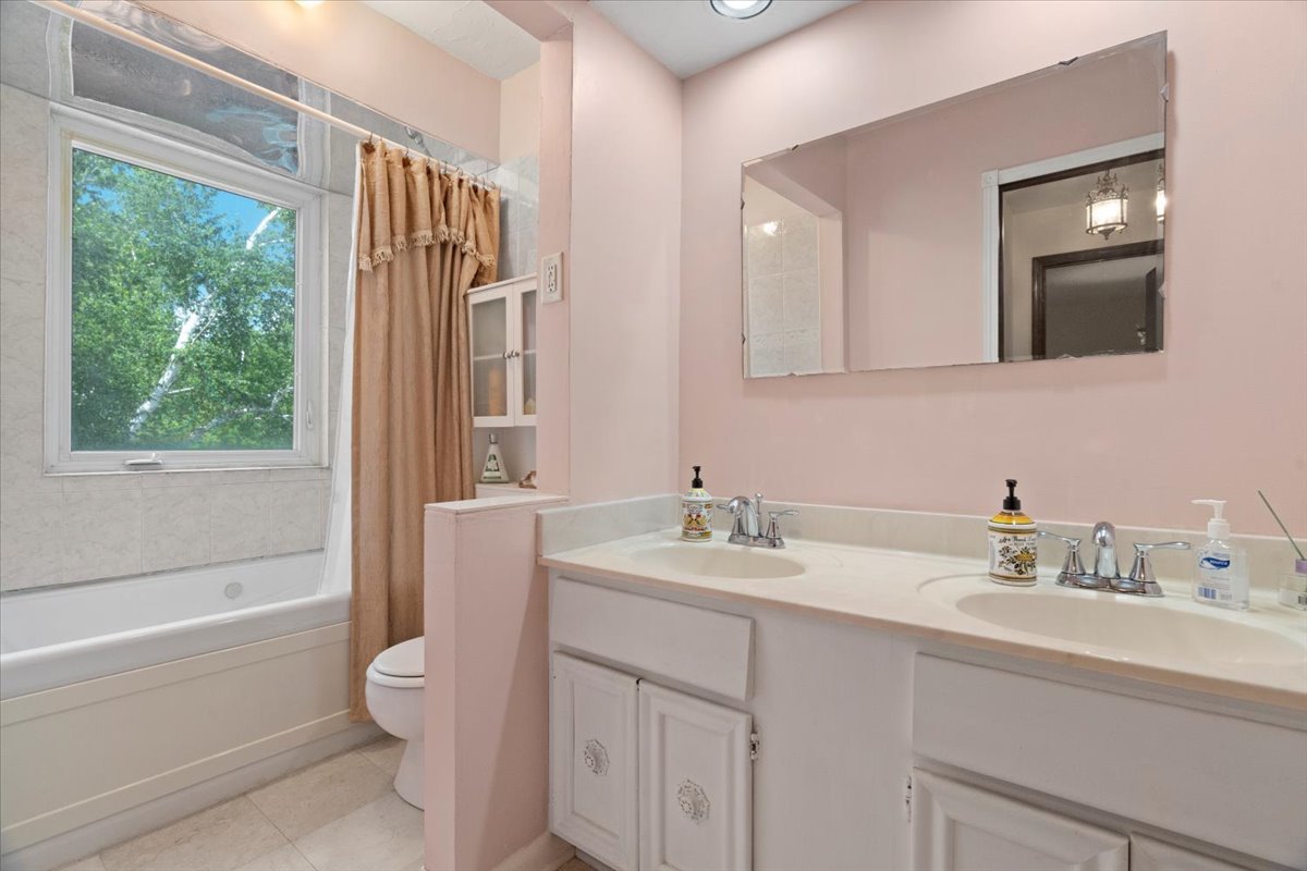 28442 W Main Street, Barrington, IL 60010