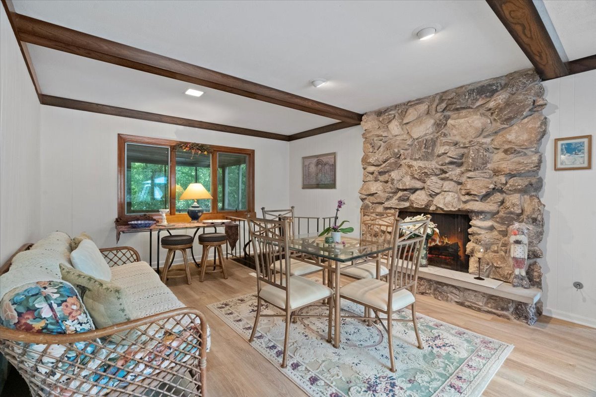 28442 W Main Street, Barrington, IL 60010