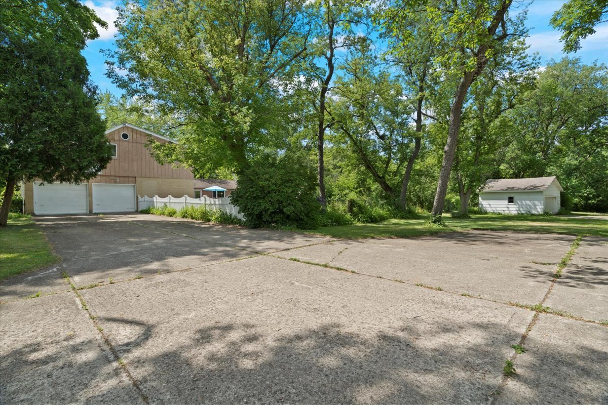 28442 W Main Street, Barrington, IL 60010