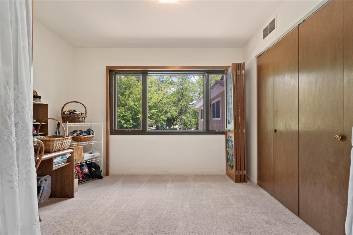 28442 W Main Street, Barrington, IL 60010