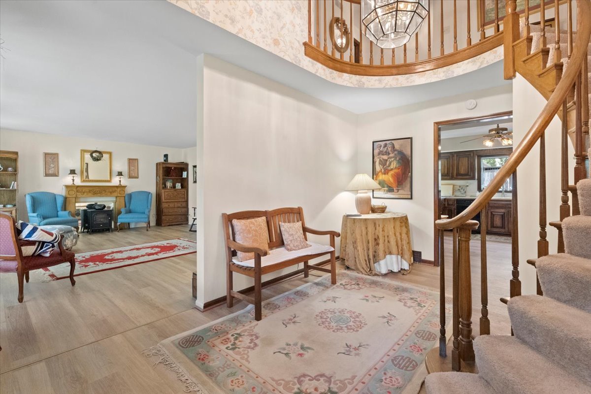 28442 W Main Street, Barrington, IL 60010