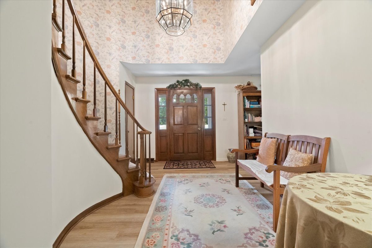 28442 W Main Street, Barrington, IL 60010