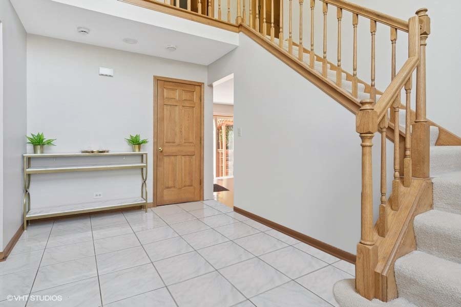 970 E Amberwood Circle, Naperville, IL 60563